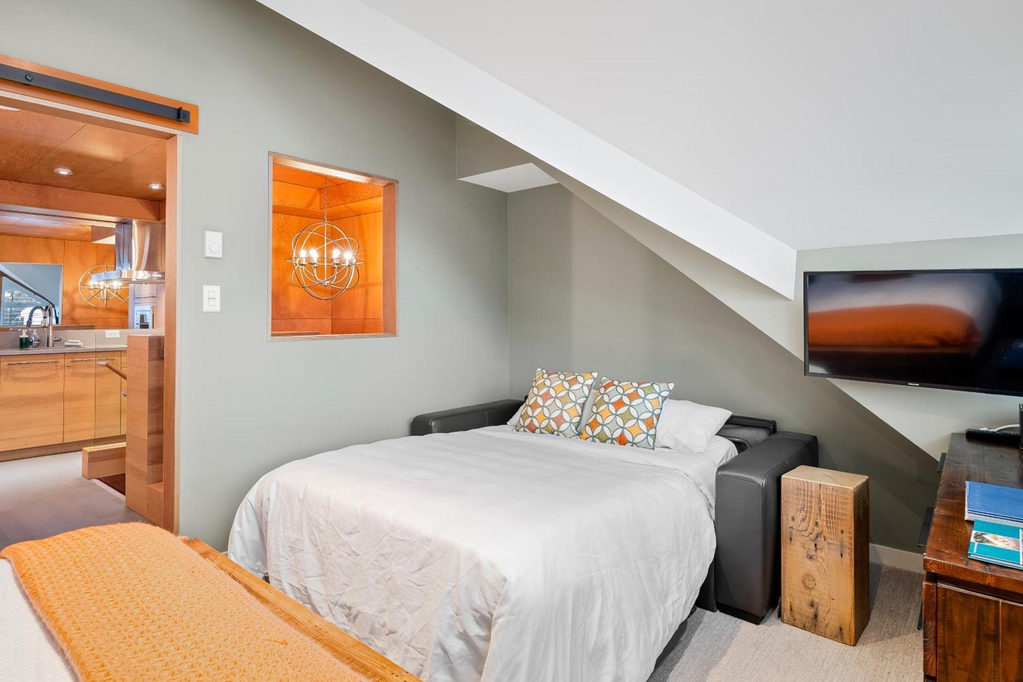 The Nest, Central, Luxury Unit, Free Parking Whistler