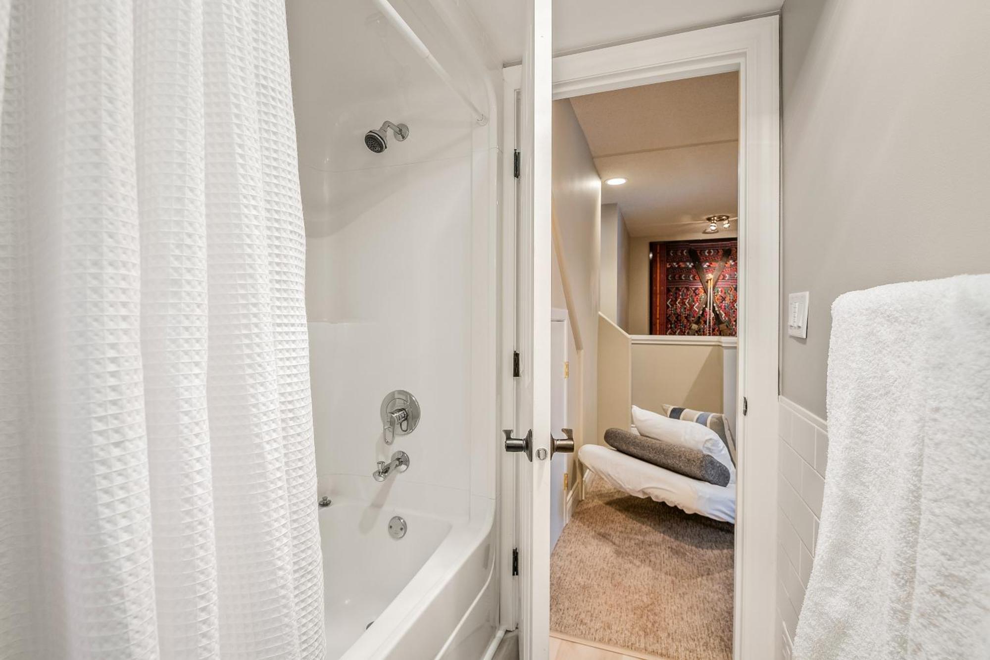 The Nest, Central, Luxury Unit, Free Parking